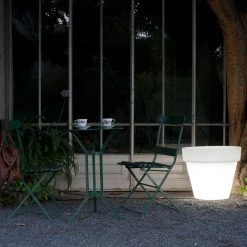 Serralunga Bordato Liscio With Light Contract & Garden Pots