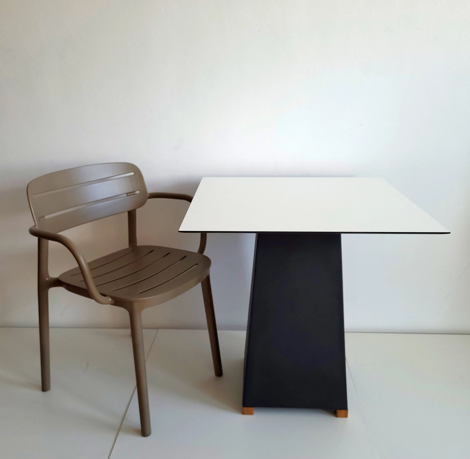 Serralunga SPRITZER TABLE