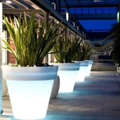 Serralunga Urban Furniture Vas-Two With Light