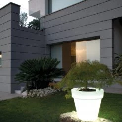 Serralunga Bordato Liscio With Light Contract & Garden Pots