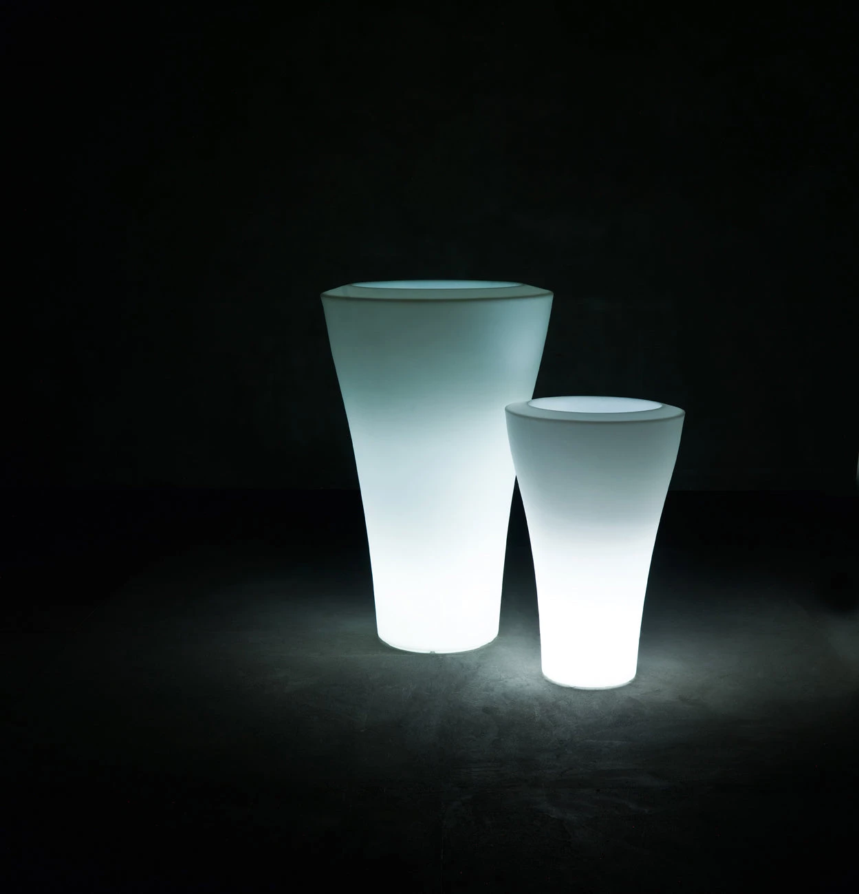 Serralunga Contract & Garden Pots Ming Family With Light