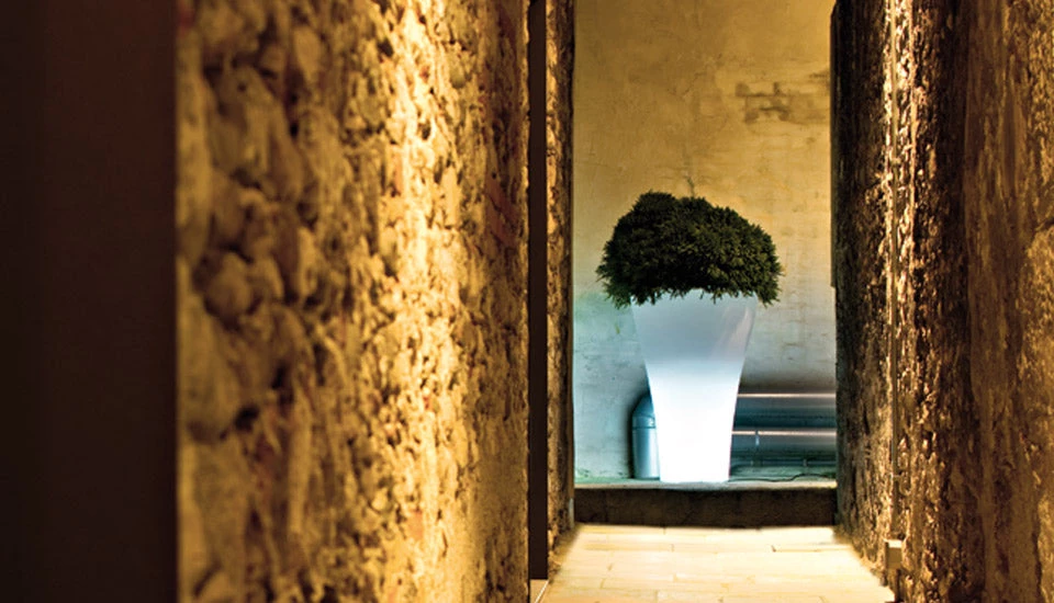 Serralunga Contract & Garden Pots Ming Family With Light